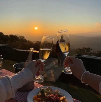4000dao a hilltop hideaway experience