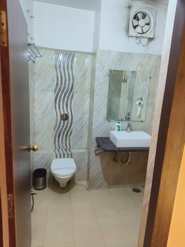 hotel ashirbad i comfort near railway station