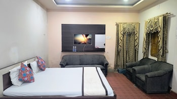 hotel ashirbad i comfort near railway station