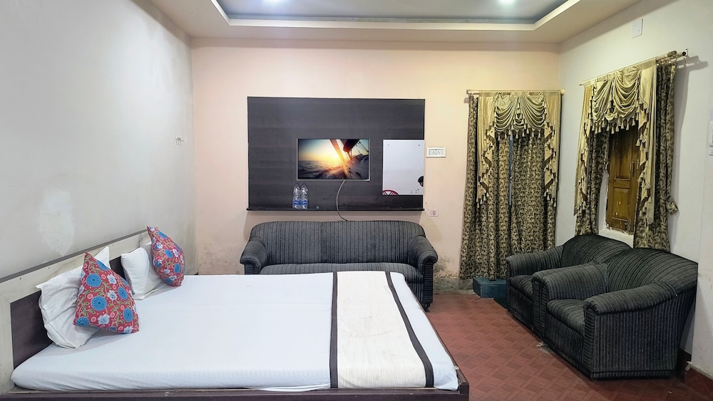 hotel ashirbad i comfort near railway station