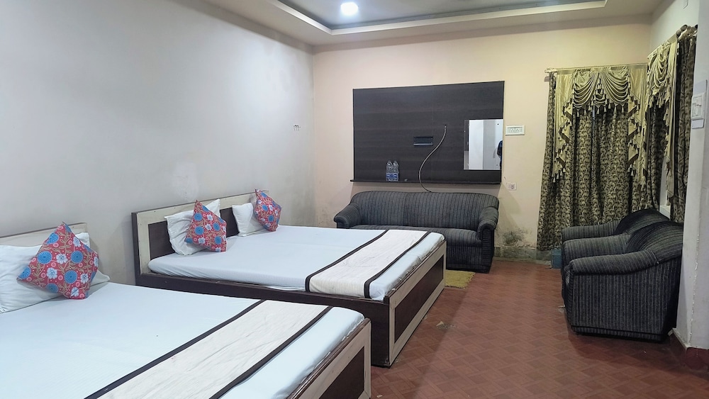hotel ashirbad i comfort near railway station