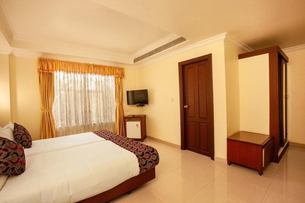 hotel indraprastha thiruvalla