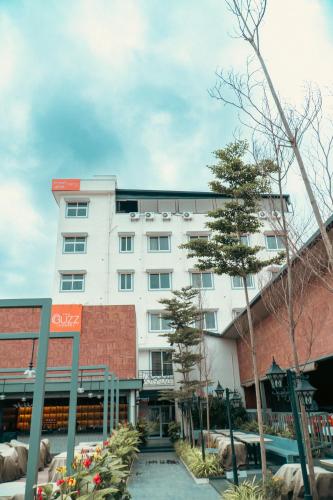 Snap Inn Rooms By The Buzz House,,3 star