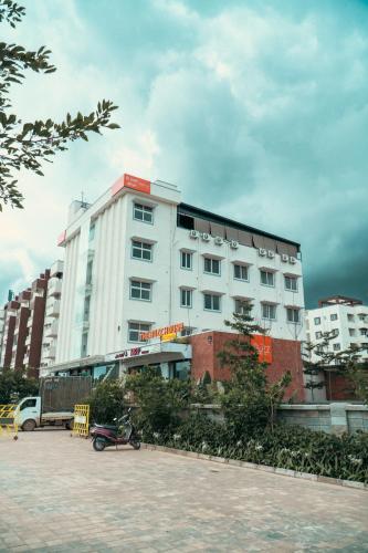 Snap Inn Rooms By The Buzz House,,3 star