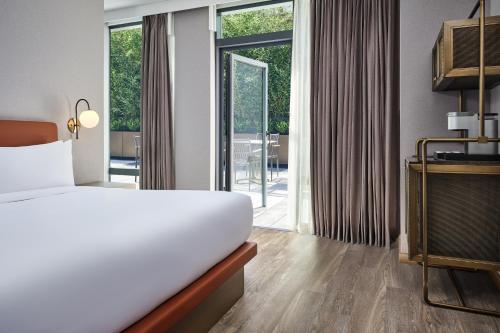 the george at columbia harlem tapestry collection by hilton