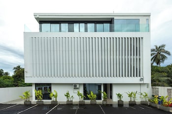 The Lush Apartments & Suites,,2 star