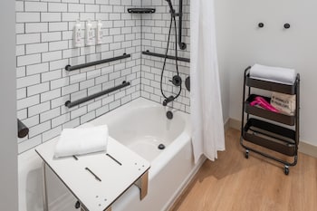 moxy fayetteville