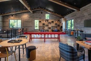 Moxy Fayetteville,,2 star