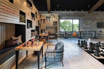 Moxy Fayetteville,,2 star