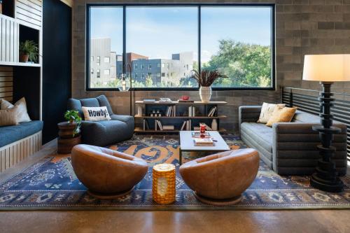 moxy fayetteville