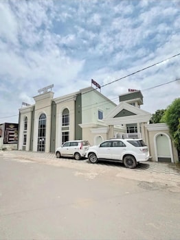 hotel dhana lakshmi bliss