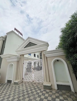 hotel dhana lakshmi bliss