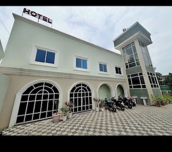 hotel dhana lakshmi bliss