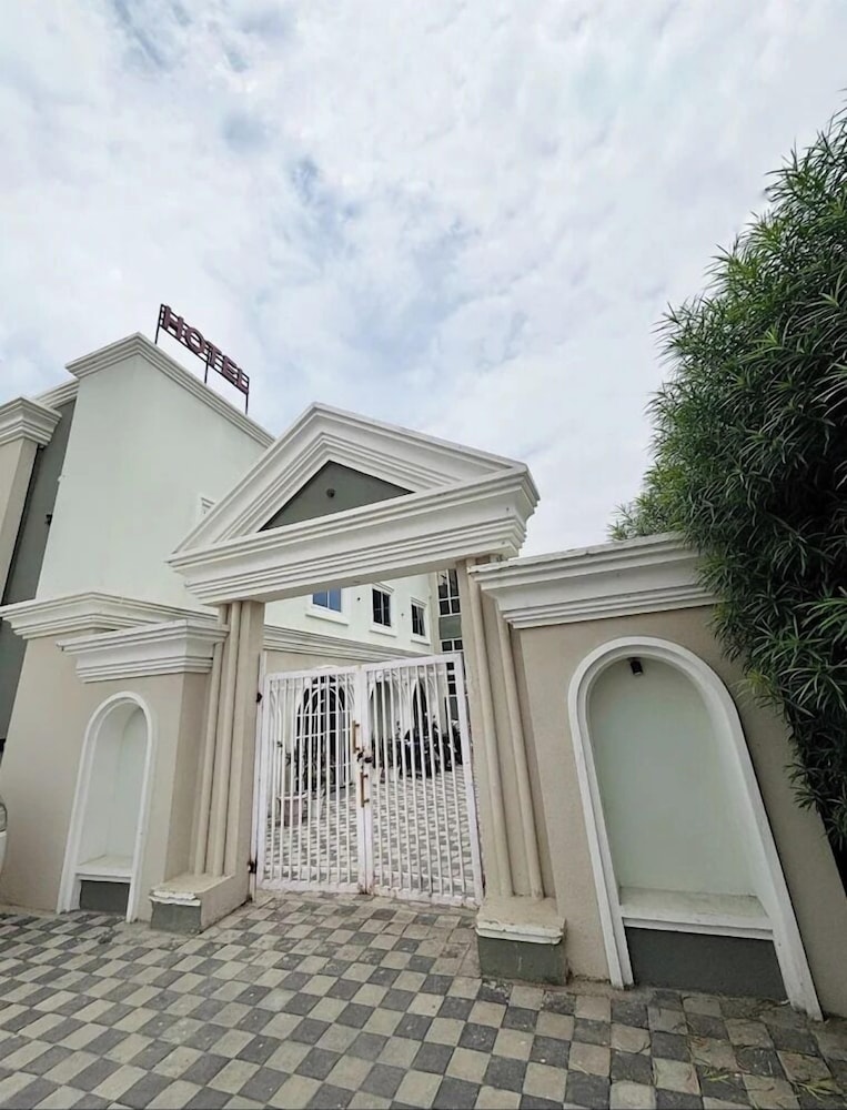 hotel dhana lakshmi bliss