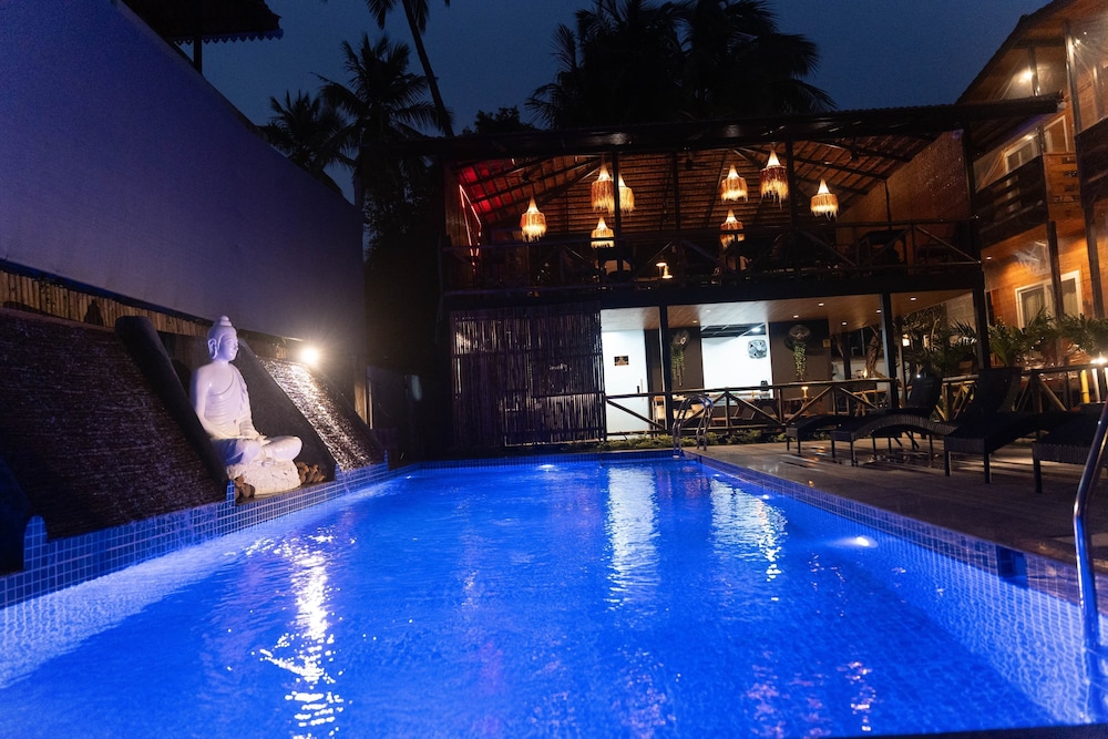 tranquillo by the beach luxury wooden