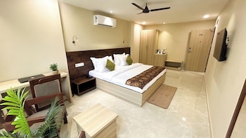 iris suites kalkaji
