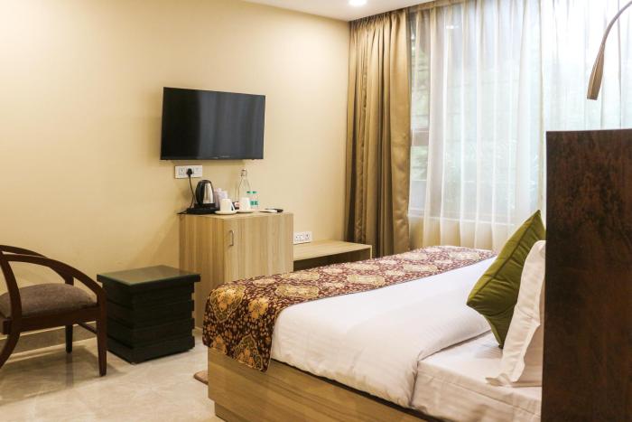 iris suites kalkaji