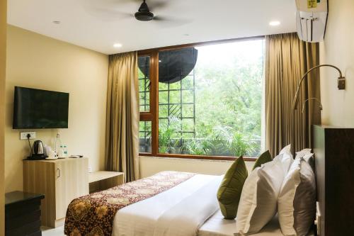 iris suites kalkaji