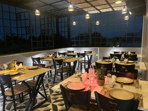 Iris Suites Kalkaji,,3 star