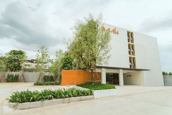 paak hotel suvarnabhumi