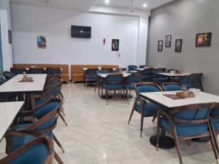 Hotel Om Palace,,2 star