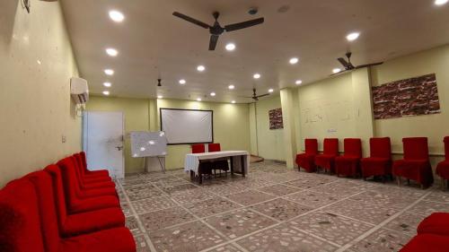 Hotel Swarna Palace,,3 star