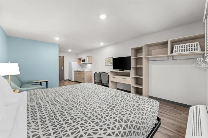 woodspring suites wilmington riverfront