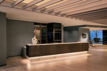 Roost White House,,2 star