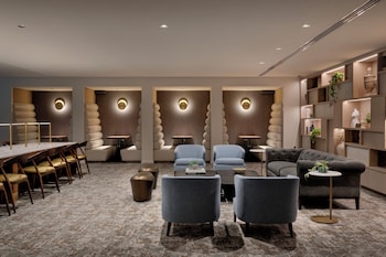 Roost White House,,2 star