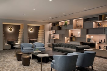 Roost White House,,2 star