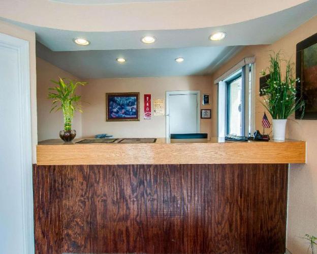 econo lodge civic center