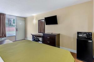 econo lodge civic center