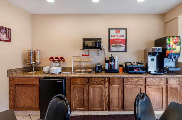 econo lodge civic center