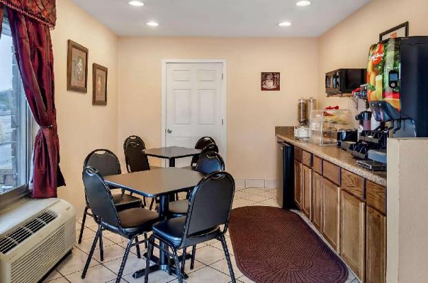 econo lodge civic center