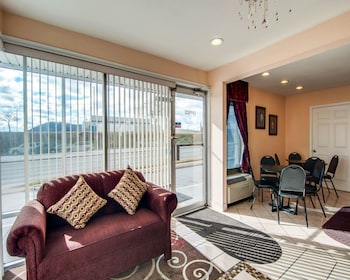 Econo Lodge Civic Center,Roanoke>>Hollins,3 star