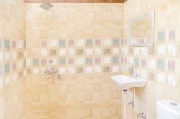 comfort stay saheed path ahimamau near lulu mall