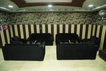 comfort stay saheed path ahimamau near lulu mall