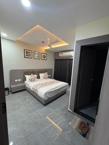 Hotel R Town,,2 star