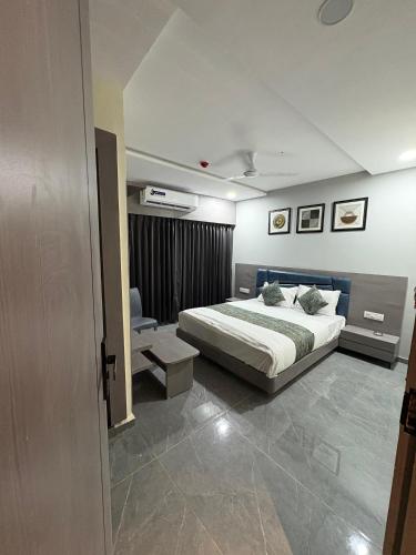 hotel r town