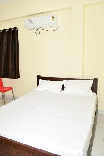 Sri Navaneetha Krishna Mahal & Residency,,2 star