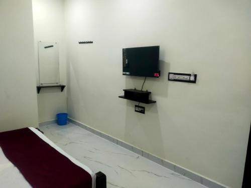 sri navaneetha krishna mahal and residency