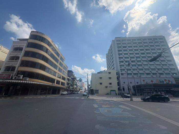 hometown stays hatyai