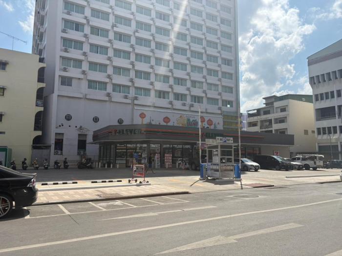 hometown stays hatyai