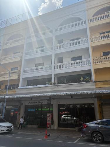 hometown stays hatyai