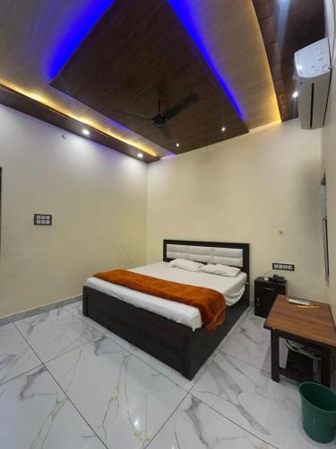 Shree Radhe Palace,,2 star