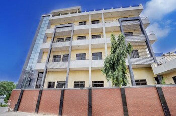 Hotel Tanwar,,2 star