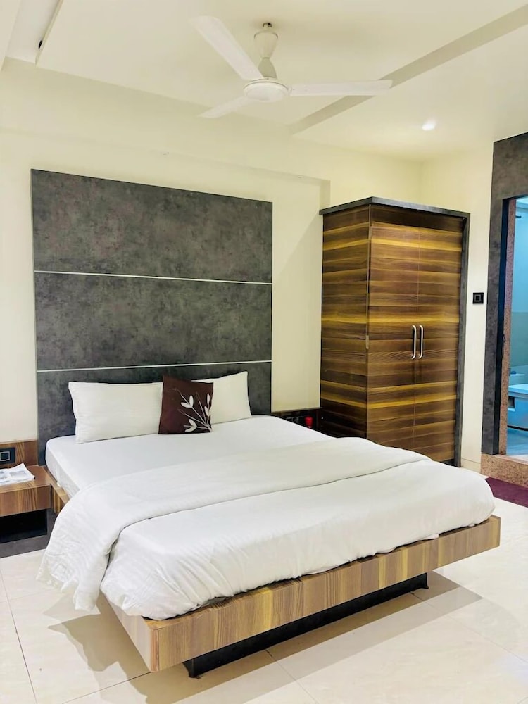 hotel shivam executive