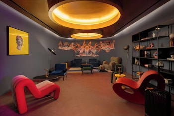 Moxy London Piccadilly Circus,,3 star