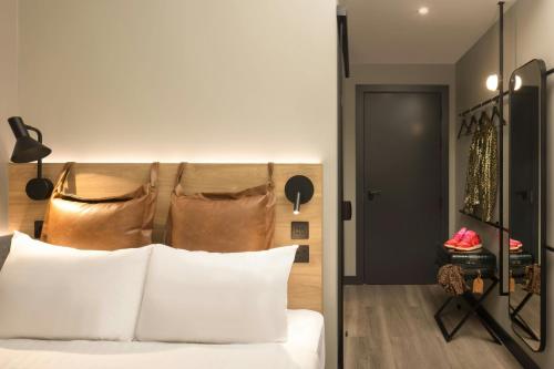 moxy london piccadilly circus