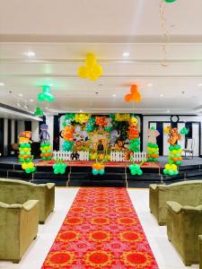 The Royal Hotel,,2 star